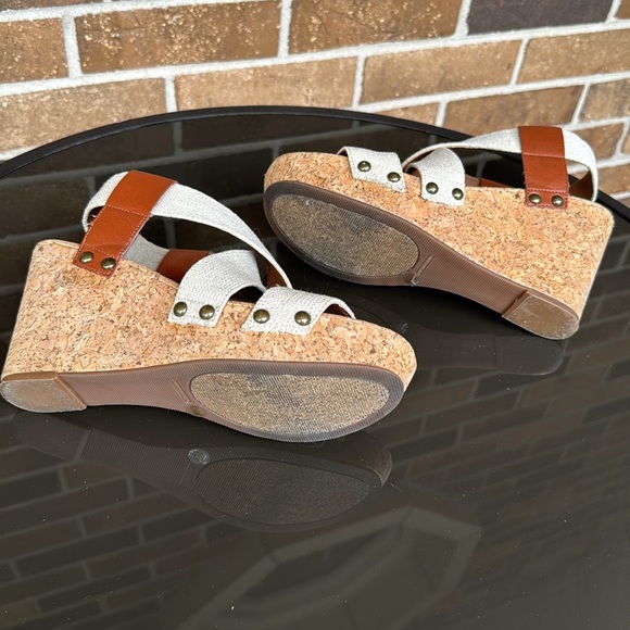 Lucky Brand Marla Natural/Brick Canvas Wedge Sandals, 6.5, in Original Box - Picture 11 of 13